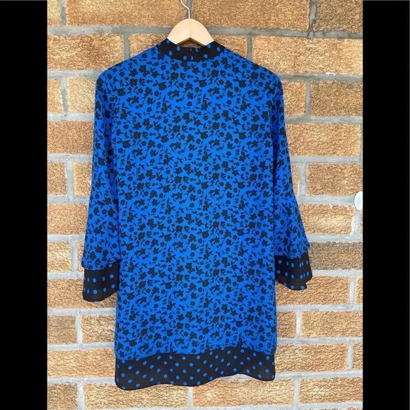 alice + olivia
Wellesly Tie Neck Trumpet Sleeve - Picture 12 of 13